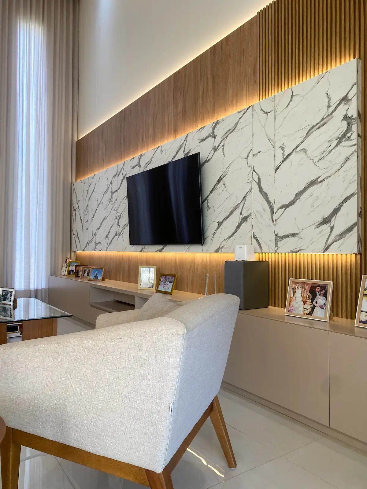 Painel de TV e home theater planejado: como organizar a sala